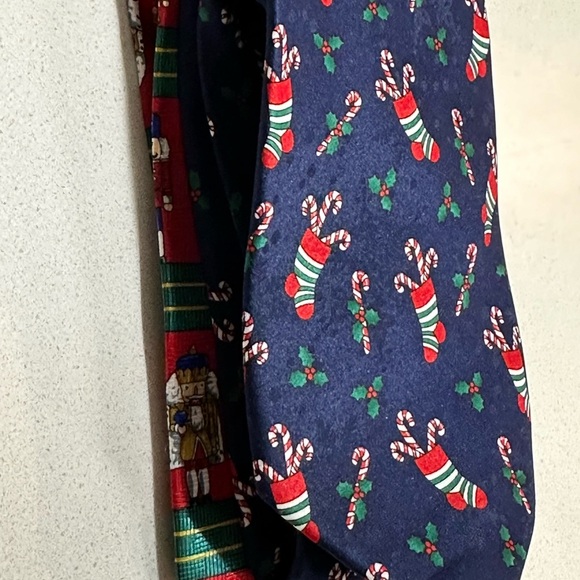 Set of two Christmas ties EUC - Picture 15 of 15